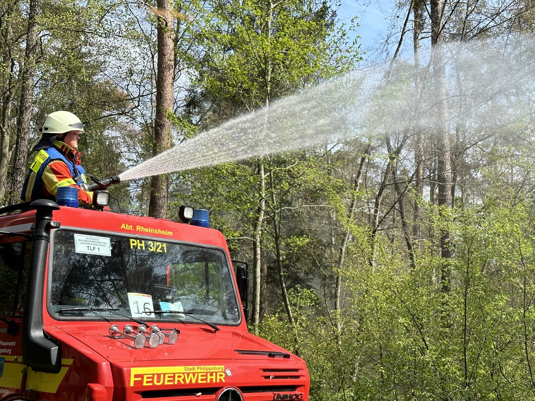 Waldbrandübung im Hardtwald, Kreis Karlsruhe
