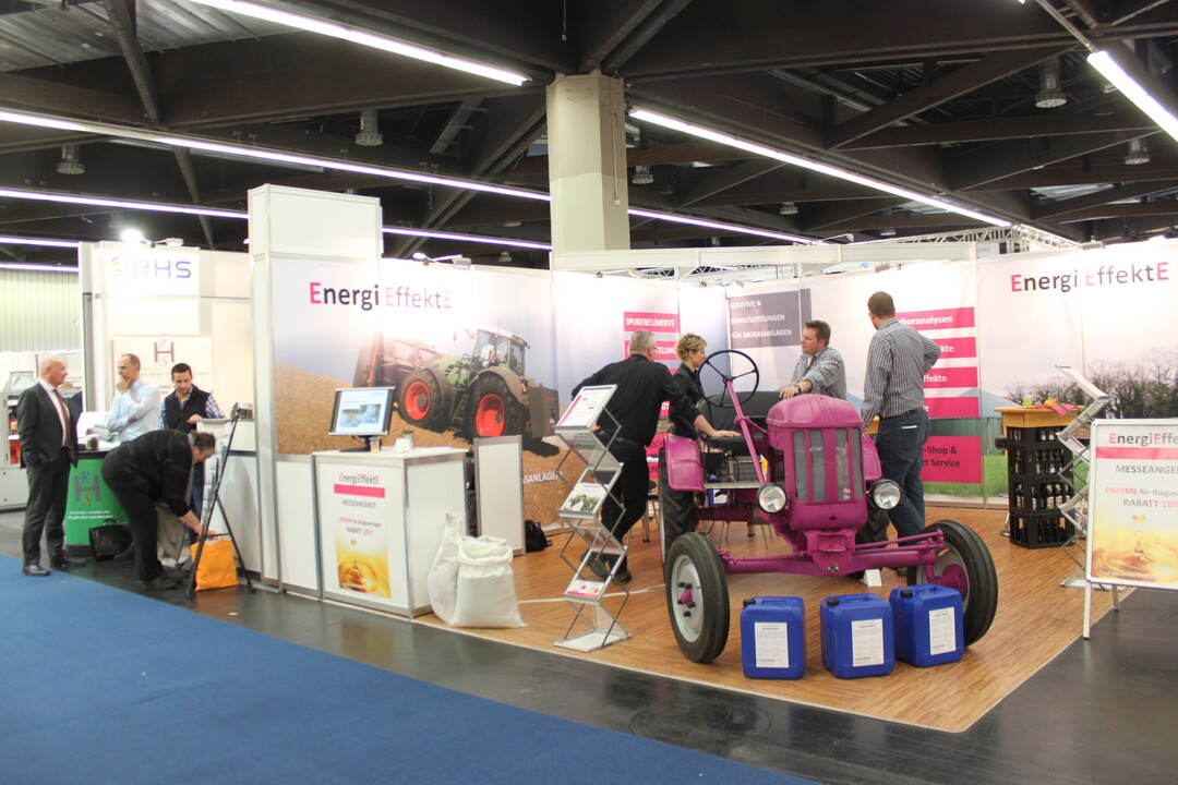 Oldtimer als Blickfang: Die Firma EnergiEffekte war mit ihrem Portfolio an Spurenelementen und Enzymen auf der Messe.