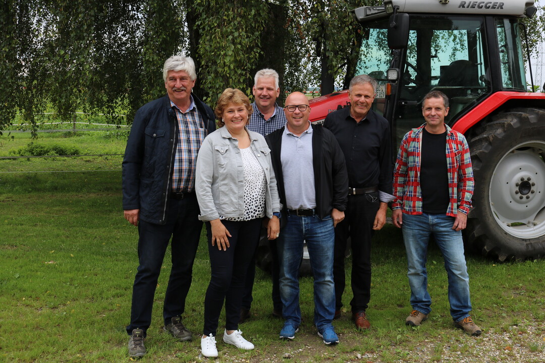 Ernte-Pressekonferenz beim Bauernverband Biberach-Sigmaringen (v.l.): stv. Kreisobmann Heinz Scheffold, Landfrauenvorsitzende Doris Härle, stv. Kreisobmann Karl Endriß, Kreisgeschäftsführer Niklas Kreeb, Kreisvorsitzender und LBV-Vizepräsident Gerhard Glaser und Betriebsleiter Rainer Buck.