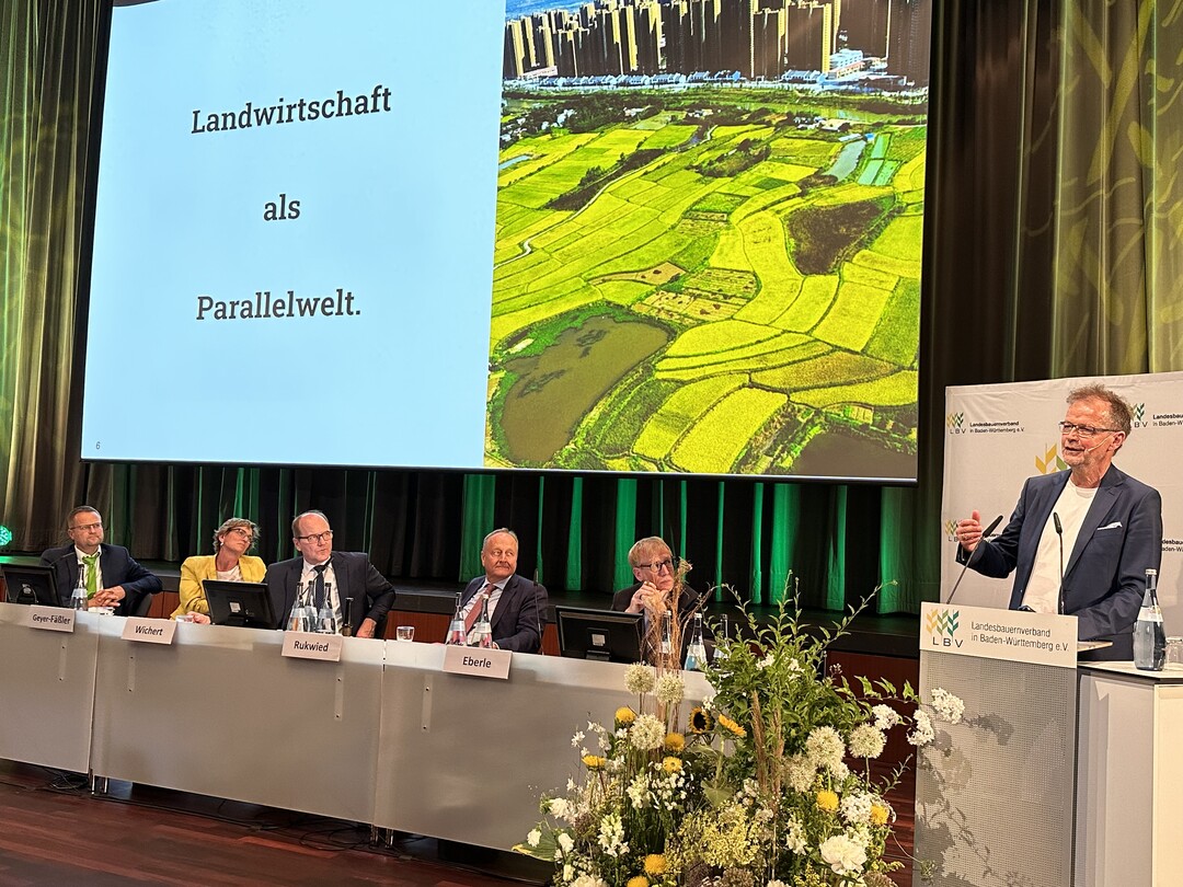Jens L�nneker von der Agentur Rheingold Salon und das Pr�sidium des Landesbauernverbandes in Baden-W�rttemberg