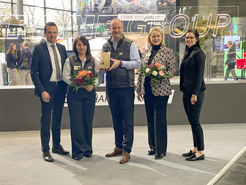 Freuen sich �ber die Auszeichnung: (v.l.n.r.) Rainer Haske, Dr. Schwerdtfeger Personalberatung GmbH & Co. KG; Donna H�ving, Florian Brandt, Dorothee Renzelmann, LVD Bernard Krone GmbH und Birte Bollhorst, Dr. Schwerdtfeger Personalberatung GmbH & Co. KG.