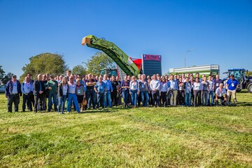 H�ndler und Repr�sentanten bei den Fliegl-Feldtagen in M�hldorf am Inn.