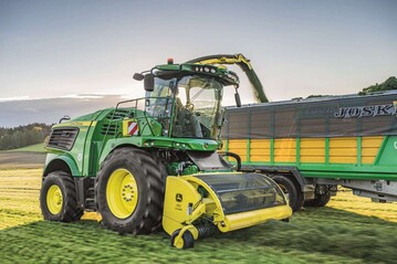John Deere stellt die Feldh�cksler 9500 und 9600 vor.