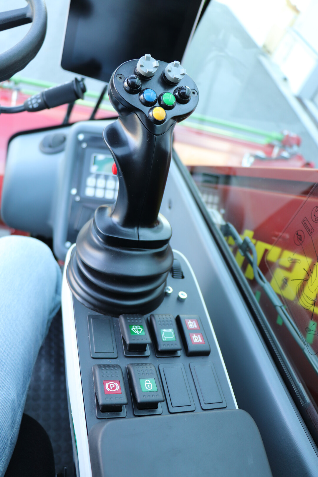 Strautmann stellt die selbstfahrenden Futtermischwagen ab sofort auf eine neu konzipierte Fahrerkabine um.