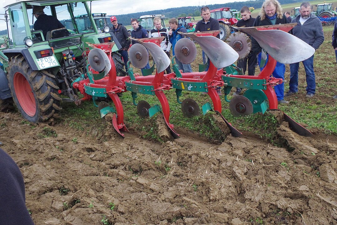 Der Boden wurde auf er Veranstaltung in Alpirsbach zuverl�ssig gewendet, obwohl die Schare nicht tief eingedrungen sind.