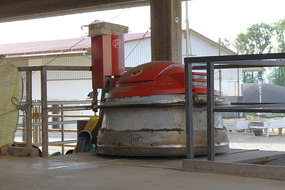 Eine �hnliche Entspannung bringen ein Schieberoboter oder regelmm��iges Futterschieben von Hand oder mit dem Traktor.