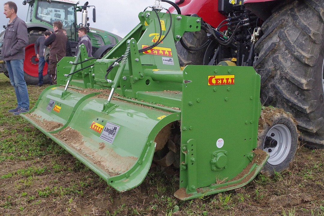 Die Celli-Fr�se wurde von einem Landwirt demonstriert.