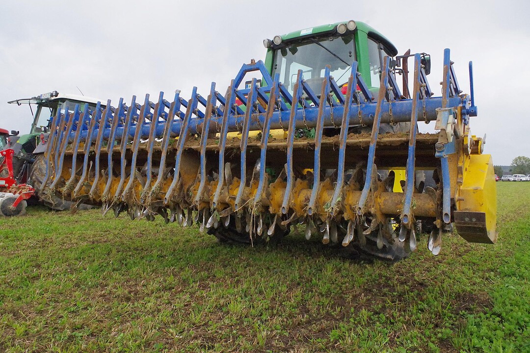 Der Bomford Dynadrive kommt ohne Kraft von der Zapfwelle aus.