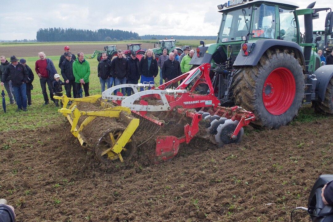 Die P�ttinger Terradisc ist eine zweireihige Scheibenegge.