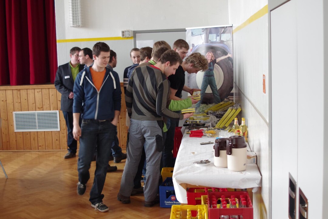 Alle Teilnehmer durften ein Werkzeug als Preis mitnehmen.