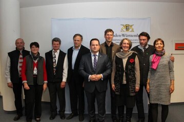Norbert und Margret Beck, Hubert Stolz, LBV-Vizepräsident Gerhard Glaser, Minister Alexander Bonde, Christoph Trütken und Ehefrau Birgit Strohmeier sowie Joachim Schneider mit Ehefrau Susanne