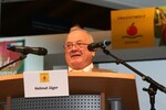 Helmut Jäger, der Vorsitzende der Obstregion Bodensee, trägt bei der Eröffnung die berufsständischen Forderungen zu einem bezahlbaren Risikomanagement für die Obstbaubetriebe vor.