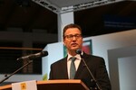 Landwirtschaftsminister Hauk zeigt sich solidarisch mit den Obstbauern und will sich um Lösungen für bezahlbare Versicherungsprämien bemühen.