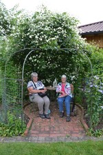 Im Rosengarten von Hannelore und Roland Birkel in Bußmannshausen