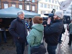 Schweinehalter Heinz Scheffold gibt Regio-TV ein Interview