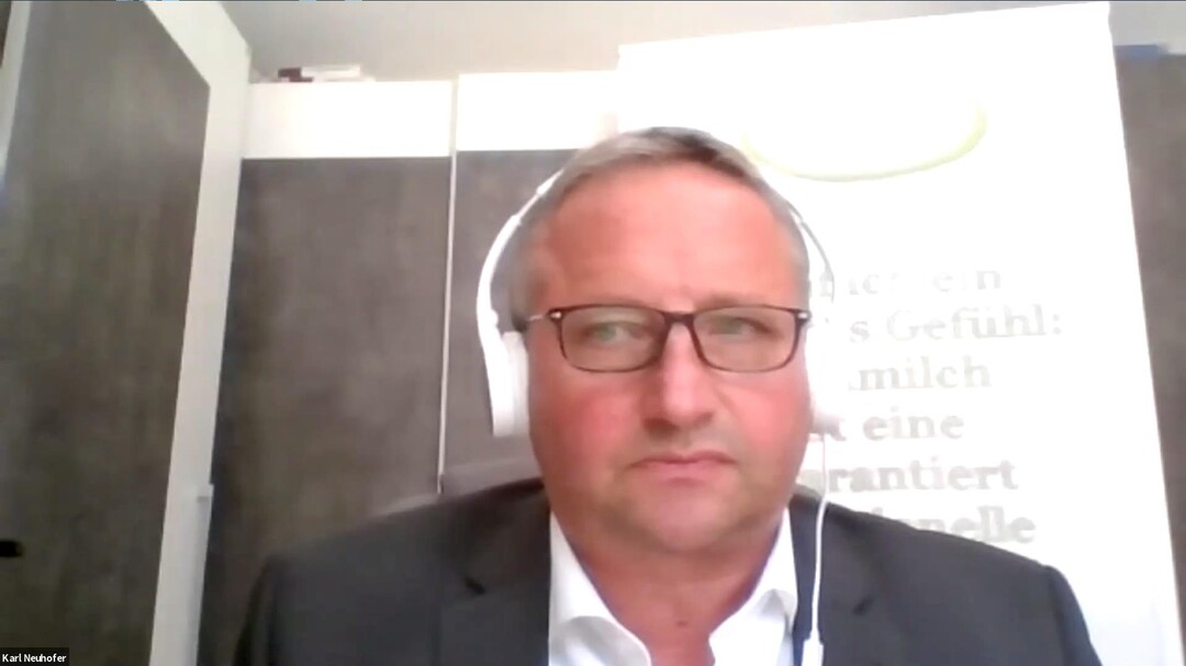 Karl Neuhofer&nbsp;beleuchtete den Markt f�r Heumilch und welche Chancen es derzeit da�r gibt. 7500 Heumilchbauern und 60 Heumilchverarbeiter sind Teil der ARGE Heumilch, die Erzeuger und Verarbeiter ber�t und weiterbildet, um die Wertsch�pfung f�r deren Produkte zu erh�hen. 