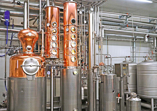 Die Brennanlage von Kothe 
mit den zwei hintereinander 
geschalteten Kolonnen.  