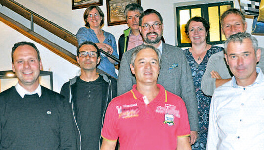 J�rgen Spieler (rechts vorn) ist der
neue und zugleich der alte Vorsitzende
der Lindauer Kleinbrenner. Mit dabei
sind zudem (von links hinten nach
rechts vorn): Conni Gierer, Klaus
Strodel, Sonja B�chele, Martin Gutensohn, Michael Schroll, Alexander Linke,
Stefan Hanser und Dieter Wilhalm.