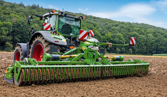 Amazone erweitert das Produktprogramm der Kreiseleggen um eine geklappte Sechs-Meter-Variante.