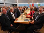 In erster Reihe beim Kreisbauerntag in Ehningen (Landkreis Böblingen) – Ernährungsausschuss-Vorsitzender Alois Gerig (rechts), Kreisvorsitzender Andreas Kindler (links) mit viel Prominenz aus Politik, Wirtschaft und Gesellschaft.