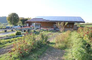  Der Hofladen Vorsee an der B32 setzt auf Selbsternte, hofeigene Verarbeitung und das Caf�.