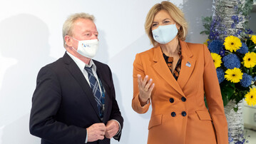 Bundeslandwirtschaftsministerin Julia Kl�ckner beim Informellen Rat der EU-Agrarminister in Koblenz im Gespr�ch mit Agrarkommissar Janusz Wojciechowski.