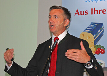 Aktuell hat sich der Preisdruck am Markt versch�rft.Gesch�ftsf�hrer Karl Laible berichtete von einer extremen Zur�ckhaltung auf der Abnehmerseite. Der Preis f�r die Discountbutter ist um 50 Cent in den Keller gerauscht, ab dem 1. Mai liegt man dann bei 2,94 Euro pro kg Butter, so Laible. 