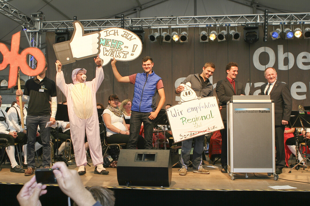 Die Zwickmühle der Schweinehalter zwischen kostentreibenden Ansprüchen der Verbraucher und ruinösen Preisen thematisierte die Landjugend Württemberg-Hohenzollern mit ihrer Aktion.