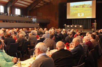 Die größte Braugerstentagung bundesweit findet alljährlich Anfang Dezember in Herrenberg statt: Rund 140 Zuhörer aus Landwirtschaft, Agrarhandel, Pflanzenzucht, Malz- und Brauwirtschaft informierten sich dieses Jahr über die aktuelle Marktlage.