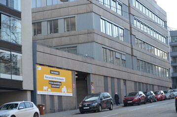 An der LBV-Geschäftsstelle in der Stuttgarter Olgastraße hängt ein übergroßes Plakat.