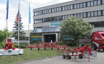 Eine geschichtstr�chtige Momentaufnahme aus dem Jahr 2010: Ende Mai hatte Lely die fr�here Mengele Agrartechnik am Standort Waldstetten �bernommen und zum deutschen Firmensitz der Lely Agrartechnik / Lely Deutschland GmbH umgewidmet. Jetzt will sich der niederl�ndische Hersteller von seiner Futtererntesparte trennen und diese an AGCO verkaufen.