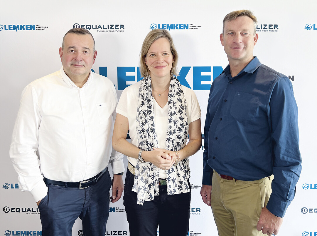 Zuversichtlich: Lemken-Gesch�ftsf�hrer Anthony van der Ley (links), Gesellschafterin Nicola Lemken und Equalizer Managing Director Gideon Schreuder nach der Vertragsunterzeichnung.
