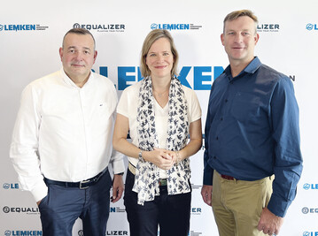 Zuversichtlich: Lemken-Gesch�ftsf�hrer Anthony van der Ley (links), Gesellschafterin Nicola Lemken und Equalizer Managing Director Gideon Schreuder nach der Vertragsunterzeichnung.