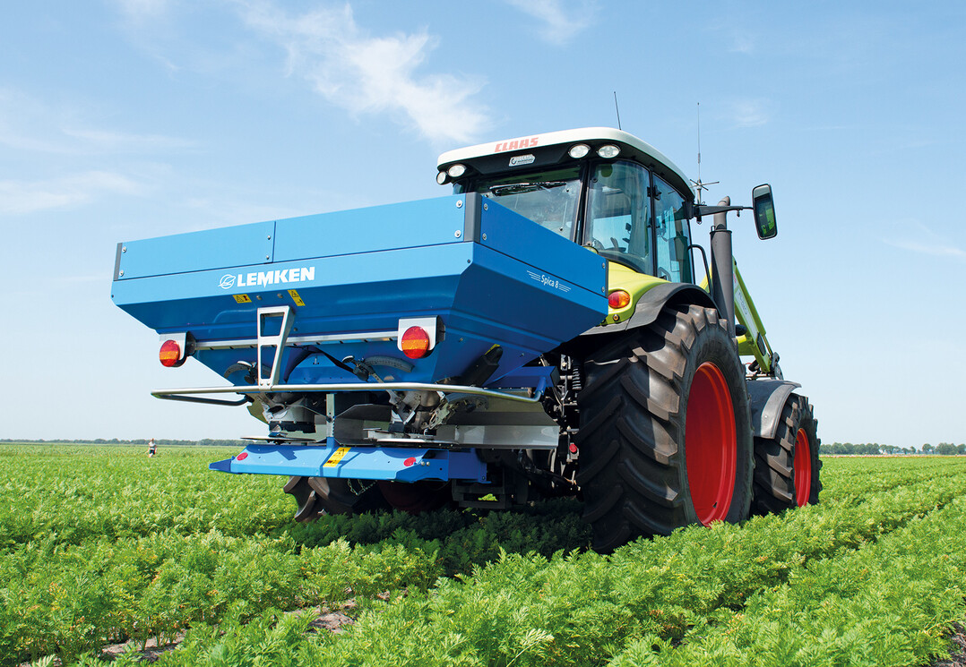 K�nftig in blau: Durch die Kooperation mit Sulky bietet Lemken jetzt auch D�ngerstreuer in blau an. Das Programm umfasst drei Baureihen mit insgesamt f�nf Modellen.