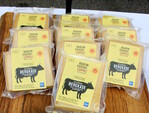 Die neue Marke mit der dunkelbraunen Kuh, die die Allgäuer Emmentalerkäserei Leupolz Anfang 2017 eingeführt hat, wird von den Verbrauchern gut angenommen.