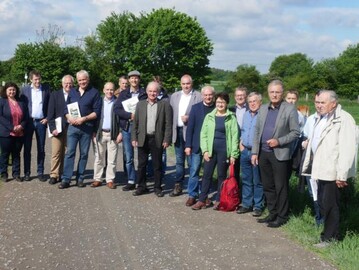 Gruppenbild mit Damen: Zahlreiche Parlamentarier aus Land und Bund nutzten beim 41. Abgeordnetentag des Kreisbauernverbandes (KBV) Karlsruhe am Samstag, 13. Mai 2017, die Gelegenheit, sich über die Lage und aktuelle Themenfelder der Landwirtschaft zu informieren.