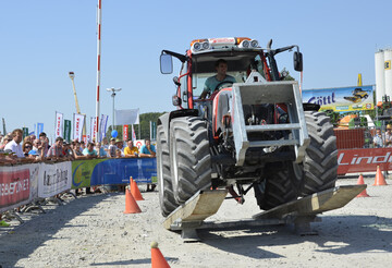 Traktorenprofis aus ganz Deutschland k�mpften beim Geotrac Supercup um den Einzug ins Europafinale.