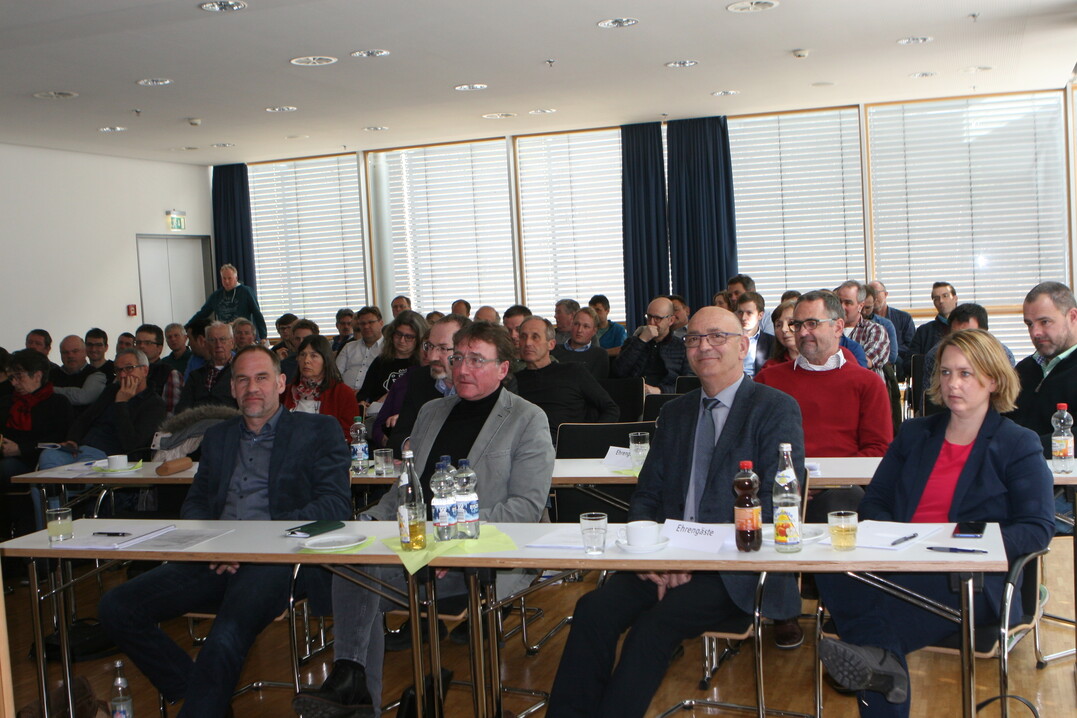 Aufmerksame Zuh�rer bei der LVEO-Mitgliederversammlung bei der Vorstellung von Details zum Eckpunktepapier, die allerdings nicht ohne Kritik blieb.