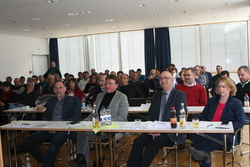 Aufmerksame Zuh�rer bei der LVEO-Mitgliederversammlung bei der Vorstellung von Details zum Eckpunktepapier, die allerdings nicht ohne Kritik blieb.