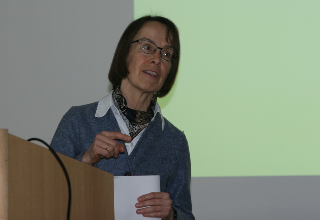 Dr. Esther Moltmann vom Ministerium L�ndlicher Raum erl�uterte angedachte Weiterentwicklungen zum integrierten Pflanzenschutz, damit die Ma�namen kontrollier- und dokumentierbar sind. 