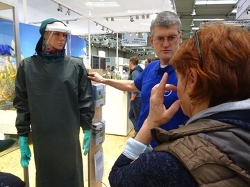 Neue Schutzkleidung wurde auf der Agritechnica vorgestellt und erl�utert. 