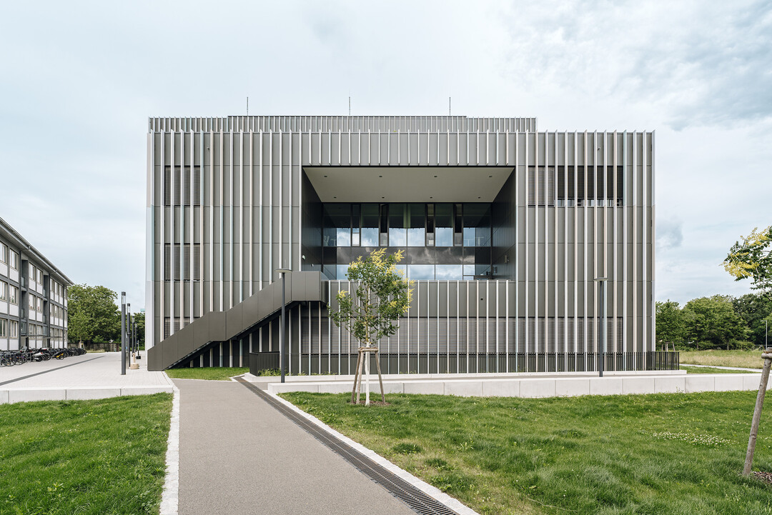 Individuelles Regenwasserkonzept f�r das Umfeld der modernen Architektur