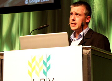 "Wir Bauern haben keine Daten zu verschenken. Wir d�rfen der Industrie keine Daten liefern, mit denen diese ihre Produktentwicklung voranbringt und Millionen einspart", meinte Landwirt Oliver Martin auf dem LBV-Unternehmertag. 