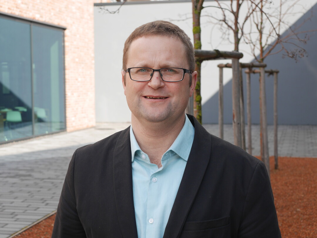 "Ein Ausbruch der Afrikanischen Schweinepest wäre fürchterlich und hätte fatale Folgen für uns", ist Jürgen Maurer überzeugt. Der stellvertretende Vorsitzende des Bauernverbands Schwäbisch Hall-Hohenlohe-Rems setzt auf seinem Mastbetrieb in Kupferzell-Fepbach (Landkreis Hohenlohe) auf entsprechende Biosicherheits-Maßnahmen.