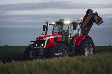  Der MF 7S.210 von Massey Ferguson
setzt sich an die Spitze der Baureihe MF 7S.