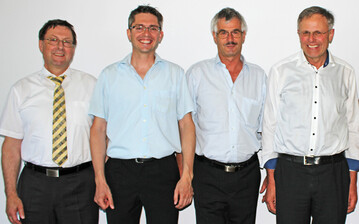 Schweizer Gäste beim LBV-Milchausschuss: Tipps und Erfahrungen in der Milchvermarktung hatten Roland Werner (2.v.r.), Präsident der Schweizer Thur Milch Ring AG, Ermatingen, und Geschäftsführer Urs Schwizer (2.v.l.) im Gepäck. Im Bild LBV-Vizepräsident und Ausschussvorsitzender Gerhard Glaser (rechts) sowie Geschäftsführer Horst Wenk.