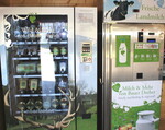 Frische Milch und regionale Produkte gibt es im "Milchhäusle" bei Familie Dreher, Lampertsweiler, dort 24 Stunden sieben Tage die Woche aus zwei Automaten.