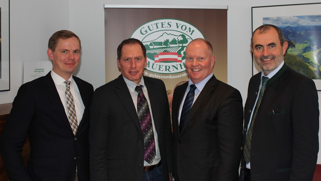 Im Bild v. l.: DBV-Milchreferatsleiter Ludwig B�rger, LK�-Vizepr�sident und Milchbauernpr�sident Josef Moosbrugger, DBV-Milchbauernpr�sident Karsten Schmal und LK�-Generalsekret�r Josef Plank. 