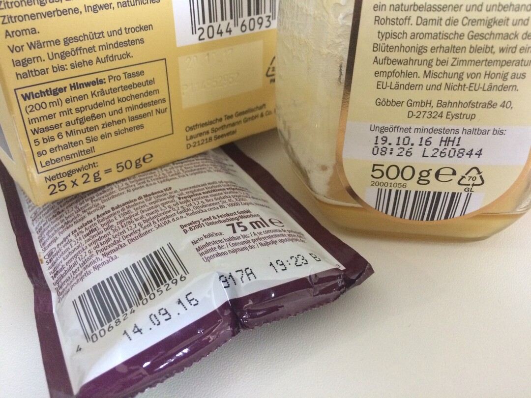 Viele Verbraucher werfen Lebensmittel schon vor Ablauf des MHD in den Müll.