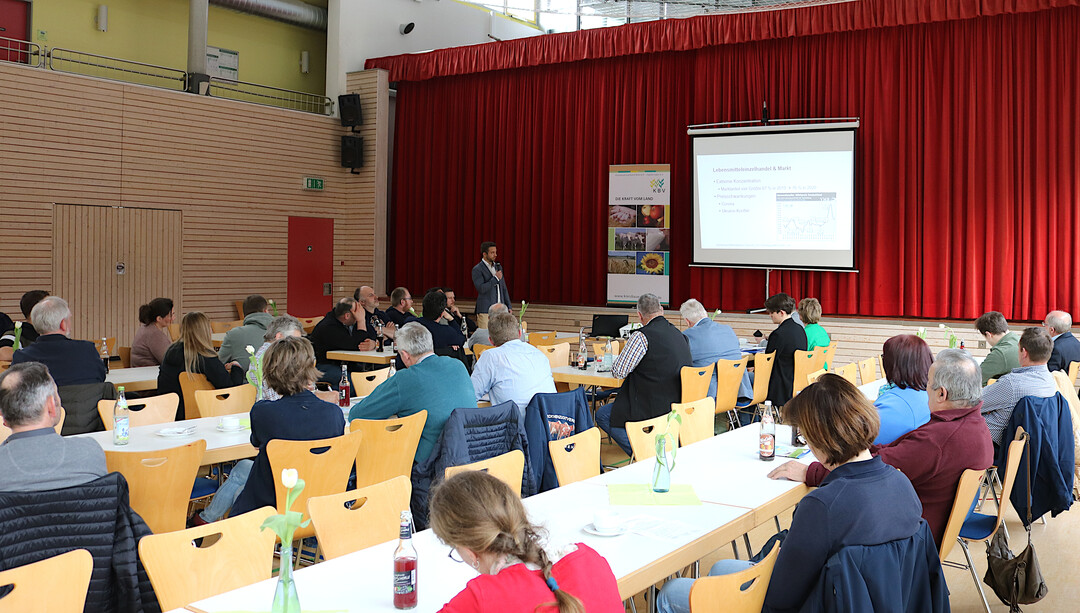 In der Studie „Perspektiven der Milchproduktion und -verarbeitung in Deutschland bis 2030“, an der Carsten Hümmer von der Hochschule Weihenstephan-Triesdorf mitgearbeitet hat, warnen die Autoren vor einem Einbruch der Milcherzeugung in Deutschland.